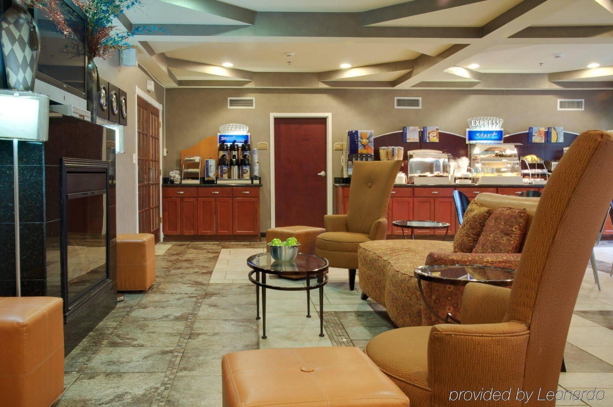 Holiday Inn Express & Suites Alexandria, An Ihg Hotel Buitenkant foto